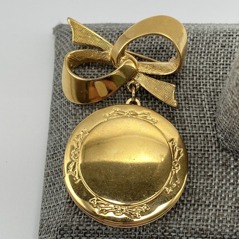 Unsigned Gold Tone Locket Brooch Vintage Etched Gold 2"